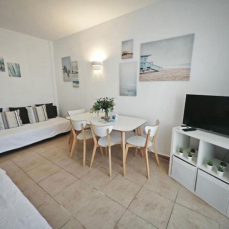 El Estudio De La Playa Benalbeach Vistas Al Mar بينالماذينا المظهر الخارجي الصورة
