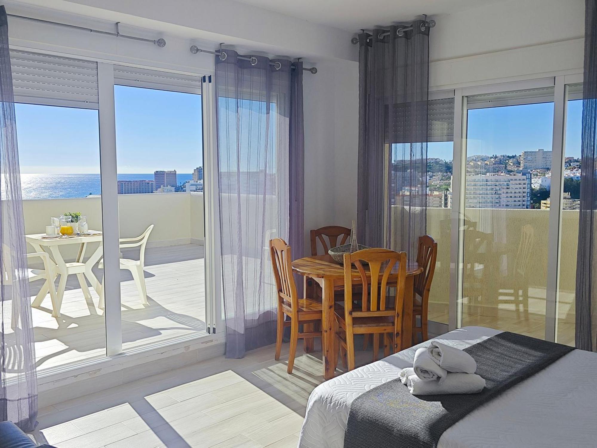 El Estudio De La Playa Benalbeach Vistas Al Mar بينالماذينا المظهر الخارجي الصورة