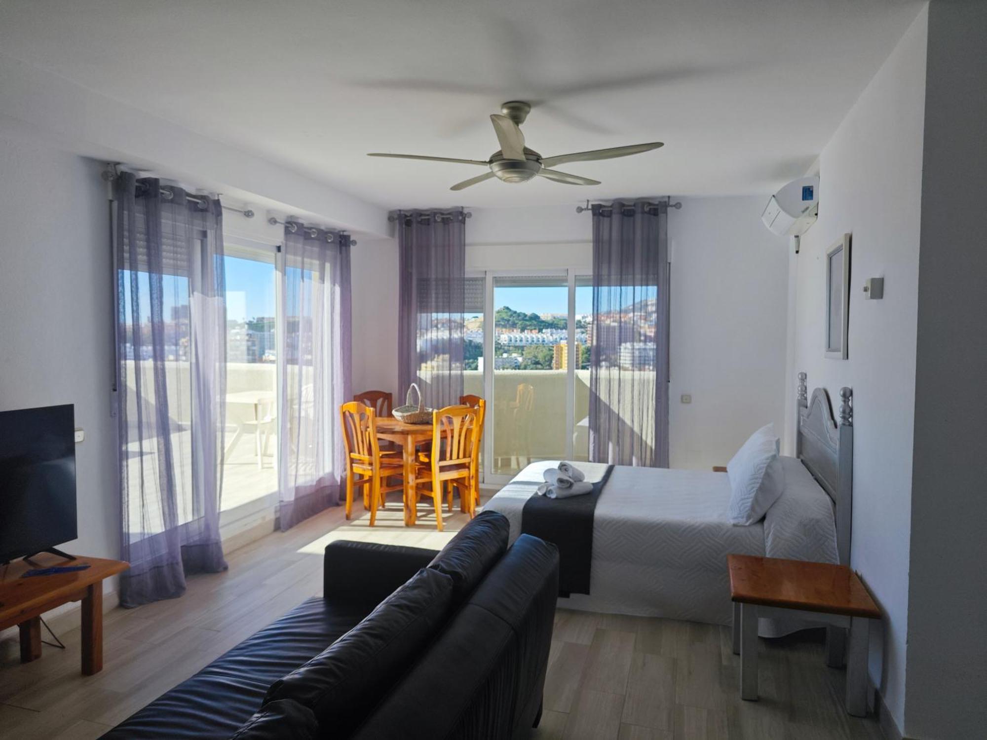 El Estudio De La Playa Benalbeach Vistas Al Mar بينالماذينا المظهر الخارجي الصورة