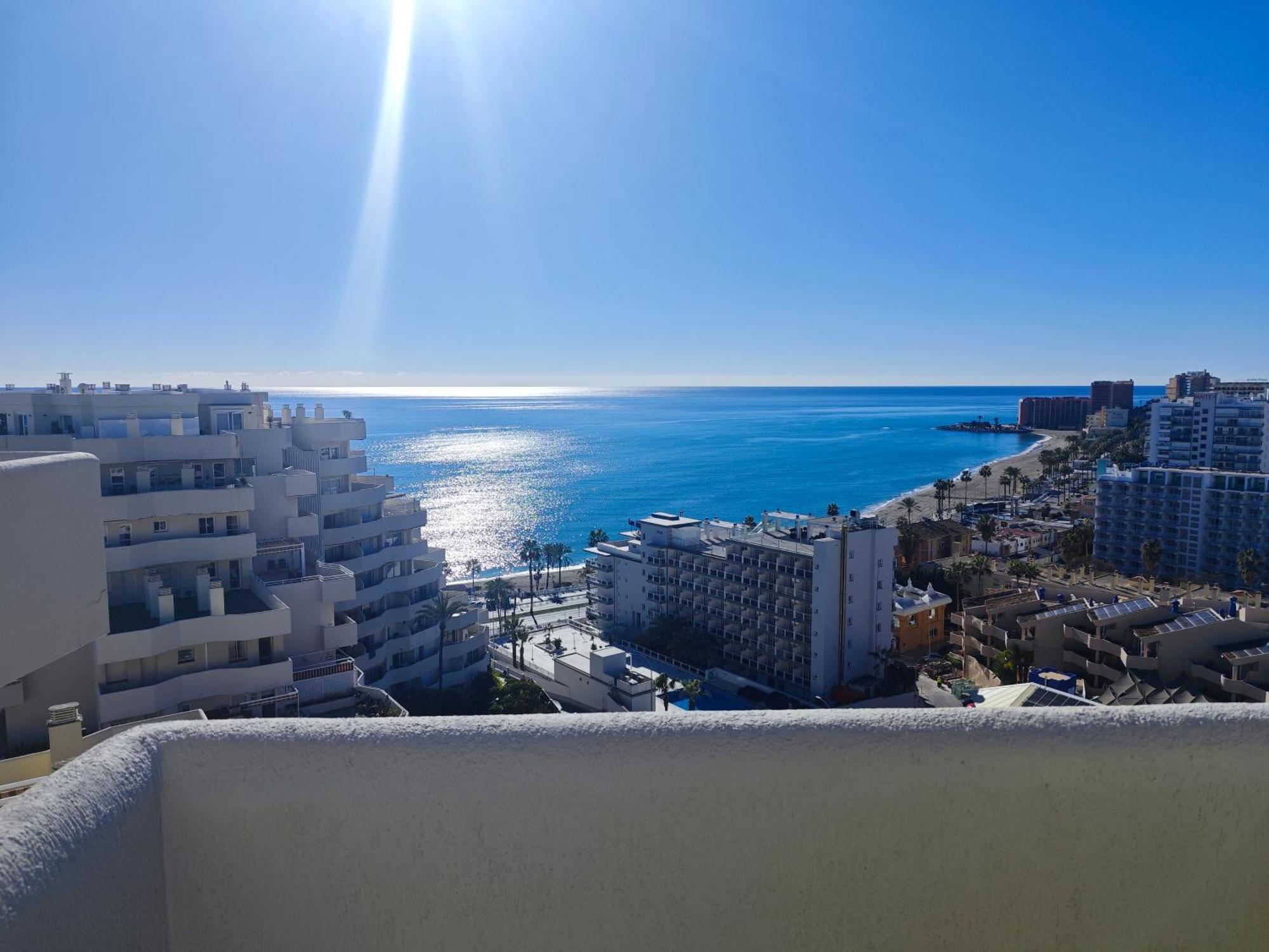 El Estudio De La Playa Benalbeach Vistas Al Mar بينالماذينا المظهر الخارجي الصورة