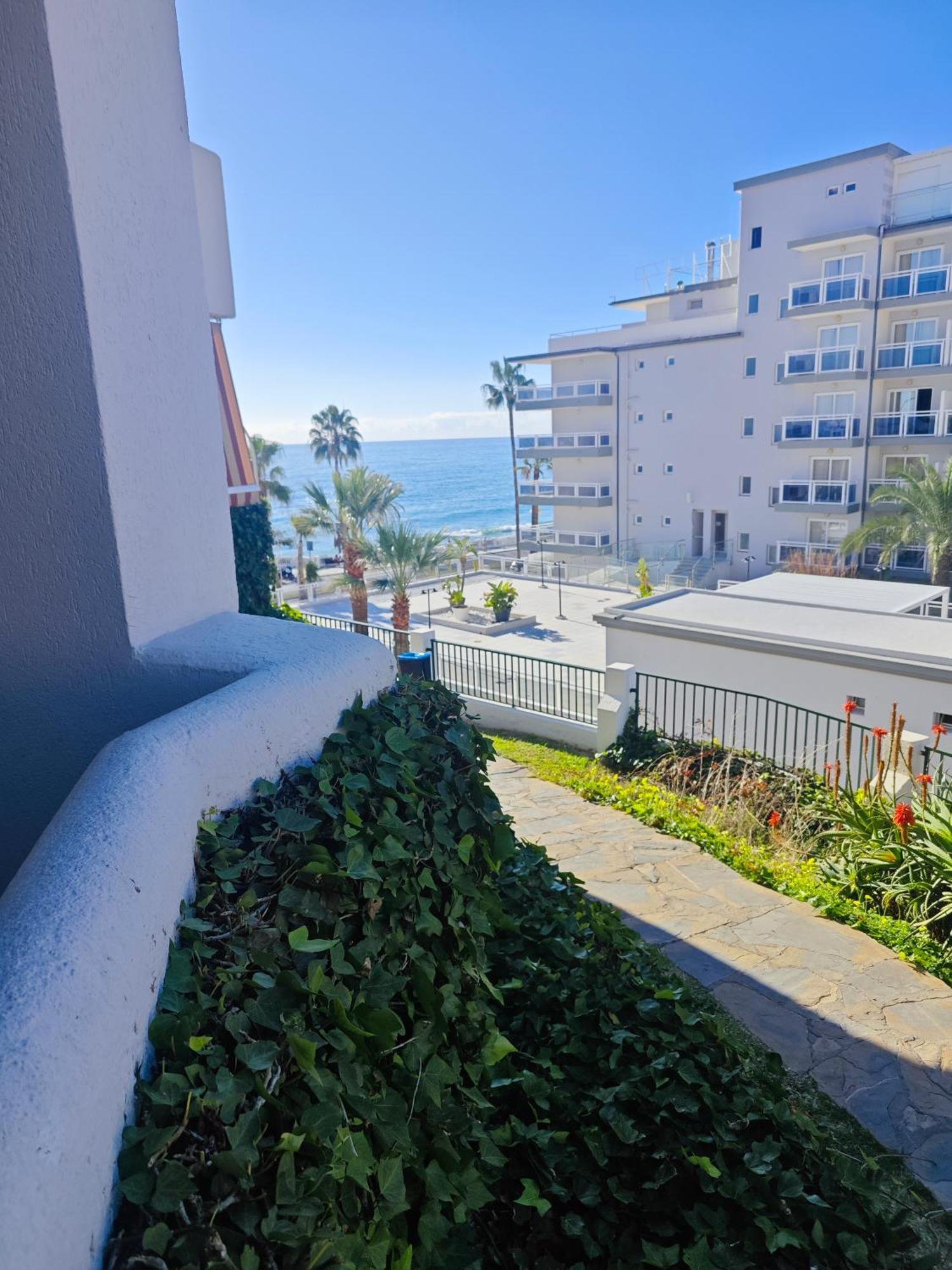 El Estudio De La Playa Benalbeach Vistas Al Mar بينالماذينا المظهر الخارجي الصورة